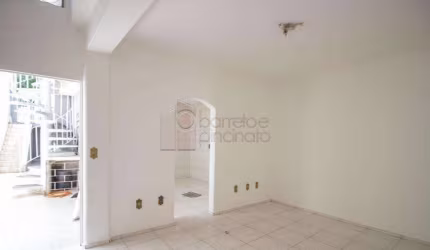 Casa a VENDA em Jundiaí SP Vila Mafalda 156m² 2 dorms. 2 salas. 2 cozinhas. 2 banheiros. Terraço amplo. 1 vaga. Bem localizado!