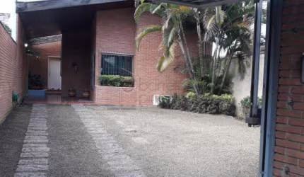 CASA TÉRREA À VENDA EM ÁREA CENTRAL DE JUNDIAÍ/SP