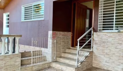 CASA COM EDÍCULA À VENDA NO PARQUE RESIDENCIAL ELOY CHAVES EM JUNDIAÍ - SP