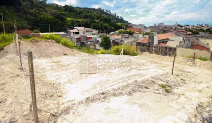 Terreno para venda em Jundiaí SP  Vila Josefina 250m² (10X25) - Plano com leve declive. Alto indice de valorização. Vista para Serra, ACEITA FINANCIAMENTO.