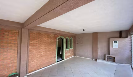 CASA TERREA DE 166 MT² COM EDICULA NOS FUNDOS