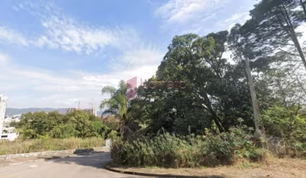 TERRENO DE ESQUINA COM ÁREA DE 299 M² À VENDA NAS IMEDIAÇÕES DO ENGORDADOURO EM JUNDIAÍ/SP