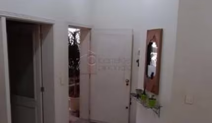 Barreto Imóveis vende em Jundiaí, excelente casa com 03 pavimentos em bairro de alta procura.