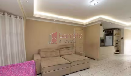 Casa para Venda em Jundiaí SP bairro Horto Santo Antônio 3 dorms (1 suite) Cozinha c/ armários. Salas. 3 banheiros. Quintal. 4 vagas!