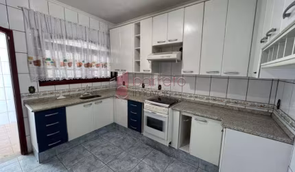 Casa para VENDA ou LOCAÇÃO em Jundiaí SP bairro Jardim Tannus 3 dorms (1 suíte) Salas, cozinha c/ armário. 3 banheiros. Área externa ampla. 3 vags!