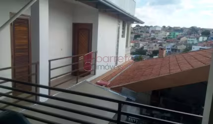 Casa a VENDA em Jundiaí SP bairro Jardim Pacaembu 4 dorms (1 suíte) Salas. 3 Wcs. Cozinha. Quintal amplo c/ churrasqueira. 2 vgs!