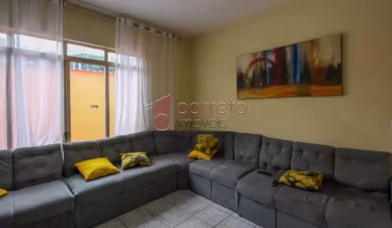 Casa com edicula para VENDA ou LOCAÇÃO em Jundiaí SP bairro Jardim Caçula (próx Jd Colônia) 160m² 4 dorms (2 suíte) Salas amplas. Cozinha planejada. Área Gourmet. 4 vgs!