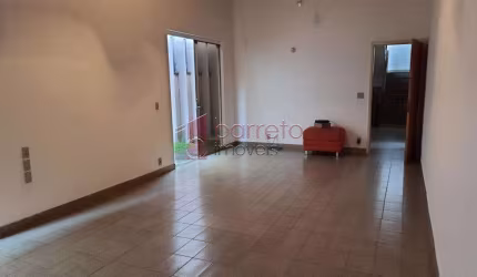 CASA À VENDA/LOCAÇÃO NA REGIÃO CENTRAL DE JUNDIAÍ/SP