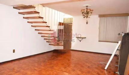 Casa comercial/residencial (uso misto) para LOCAÇÃO em Jundiaí SP Centro Av Dr Cavalvanti 2 dorms 3 Salas. 3 banheiros. Quintal. Churrasqueira. 1 vaga!