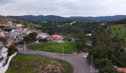 Terreno Jardim Paulista com 3 frentes e ótima topografia