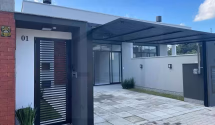 CASA BAIXA DE 105m² COM TRÊS DORMITÓRIOS SENDO UMA SUÍTE