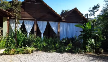 CASA MISTA  DE SÍTIO COM 150M² E ÁREA VERDE
