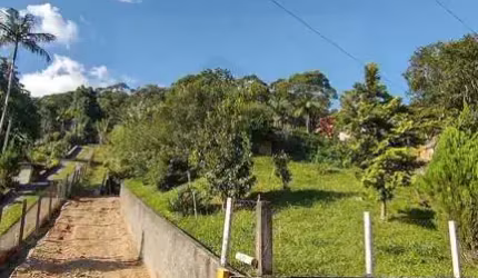 CASA COM 3 DORMITÓRIOS, TERRENO DE 2.160M² OPORTUNIDADE DE INVESTIMENTO