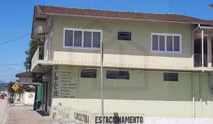 CASA DE ALVENARIA COM 550M² COM 3 DORMITÓRIO E PONTO COMERCIAL