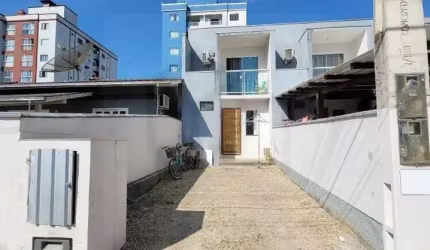 CASA GEMINADA DE 2 QUARTOS EM DOM JOAQUIM