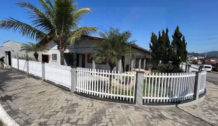 INCRÍVEL CASA TOTALMENTE MOBILIADA COM 3 DORMITÓRIOS