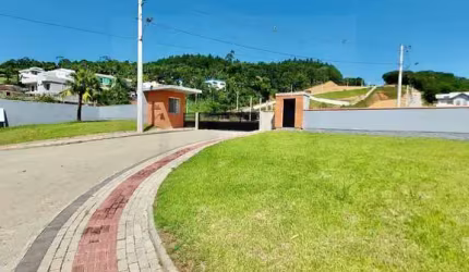 LINDO TERRENO EM LOTEAMENTO DE 391m²