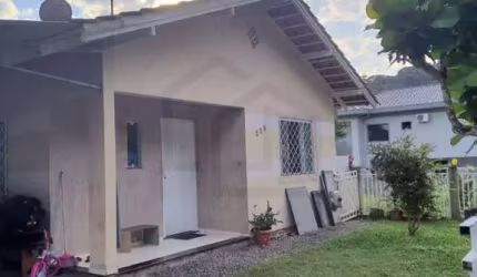 3 CASAS NO MESMO TERRENO NO AZALEIA
