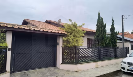 LINDA CASA DE 3 DORMITÓRIOS SENDO 1 SUÍTE