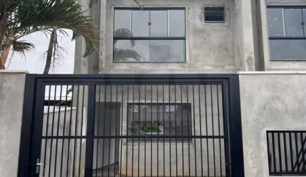 LINDA CASA GEMINADAD DE 3 DORMITÓRIOS SENDO 1 SUÍTE