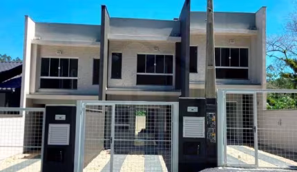LINDA CASA GEMINADA DE  2 DORMITÓRIOS