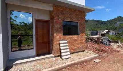 CASA BAIXA DE 3 DORMITÓRIOS SENDO 1 SUÍTE