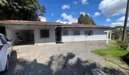 Casa à venda no bairro Primeiro de Maio - Brusque/SC