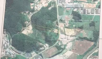 AMPLO TERRENO DE 4.730,28m²