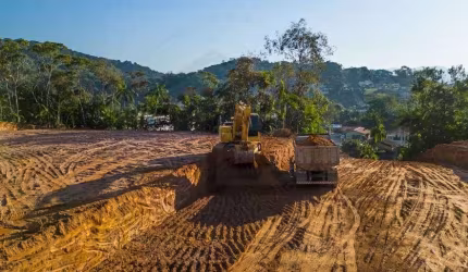 TERRENO DE 308m² EM CONDOMÍNIO RESIDENCIAL