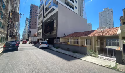 Casa à venda no bairro Meia Praia - Itapema/SC