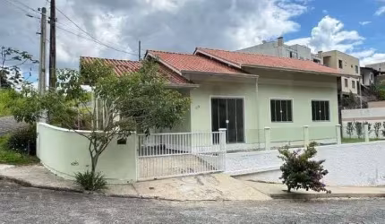 OPORTUNIDADE! CASA COM 2 DORMITÓRIOS