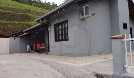 CASA EM CONDOMÍNIO FECHADO COM ÁREA DE FESTAS E 2 DORMITÓRIOS