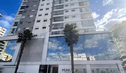 APARTAMENTO NO CENTRO DE BRUSQUE COM TRÊS SUÍTES