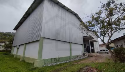 GALPÃO DE 720m² NO BAIRRO LIMOEIRO