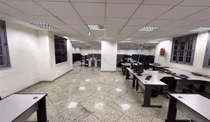 Prédio inteiro à venda em Maracanã - RJ