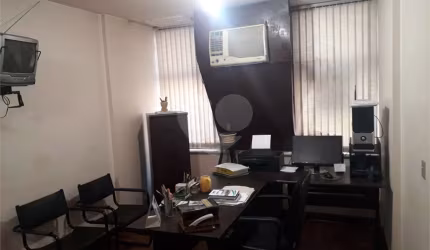 Salas com 1 quartos à venda em Centro - RJ