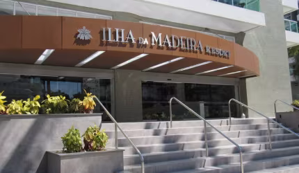 Único! Apartamento Disponível para Locação Anual no Ilha da Madeira em Riviera de São Lourenço.