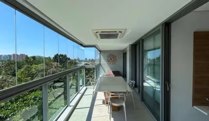 Aluguel Anual no Condomínio San Sebastian! Lindo Apartamento Pé na Areia na Riviera De São Lourenço.