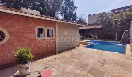 Casa à Venda no Bairro de Interlagos Bolsão com 3 Dormitórios 1 Suíte com Piscina 6 Vagas