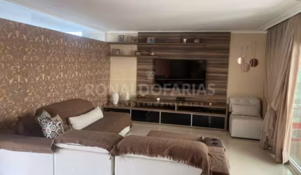 Sobrado 4 dorms, sendo 3 suítes Condomínio Fechado Bairro Interlagos