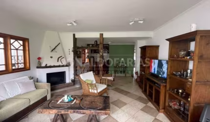 Casa a Venda no bolsão de interlagos, arejada, suites lareira venha conhece