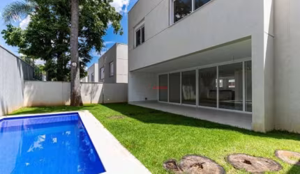 Casa à Venda em Granja Julieta Condomínio Hípica Garden com 4 Suítes 5 Vagas  de Garagem