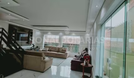 Casa a venda na Cidade Dutra com 250m² de área construída, com 3 dormitórios e uma suíte