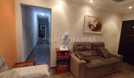 Casa a Venda no Bairro do Campo Grande Vila Arriete com 3 Dormitórios e 4 Vagas de Garagem