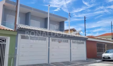 Sobrado a venda com 110 m², 03 dormitórios na região da Cupece