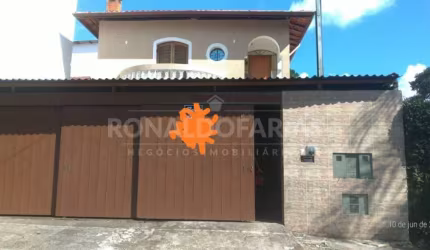 Sobrado à venda com 6 dormitórios na região de interlagos.