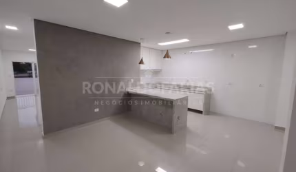 Sobrado à venda com 3 suítes na região de Interlagos.