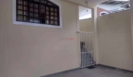 Sobrado à venda com  3 dormitórios e 2 vagas na região de Interlagos.