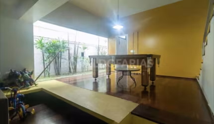 Casa a Venda em Interlagos com 3 Dormitórios 2 Suítes e 4 Vagas de Garagem