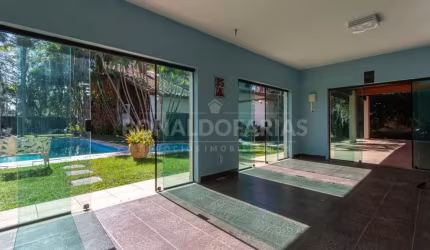 Casa à Venda em Interlagos com 4 Dormitórios 2 Suítes e 4 Vagas de Garagem